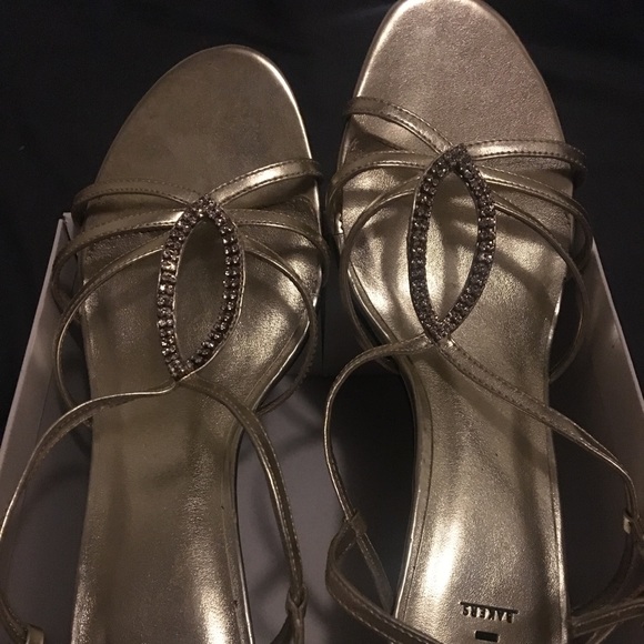 Gold dress heels - Picture 4 of 8